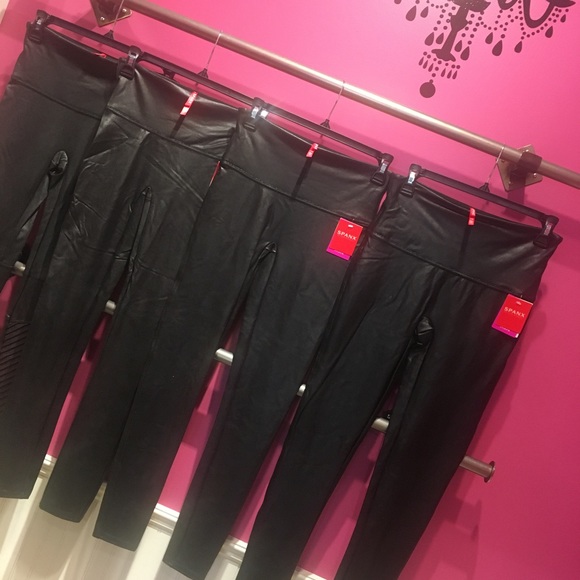Spanx Faux Leather Leggings 🖤 - Picture 3 of 4